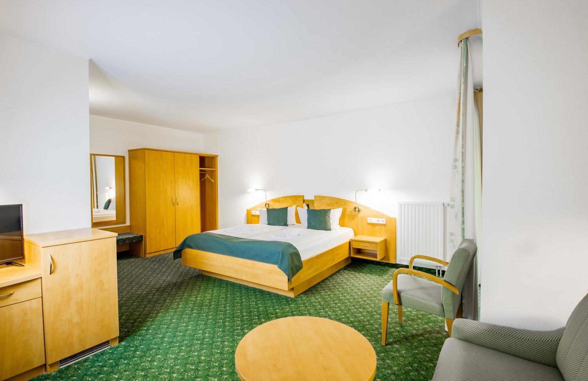 Ferien Hotel Spree-Neisse Neuhausen  ภายนอก รูปภาพ
